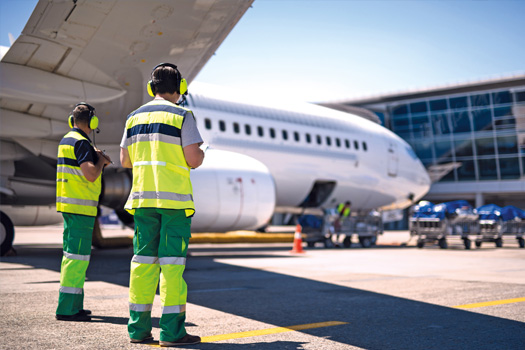 Qué hace un operario de rampa en el aeropuerto y cómo trabajar en este puesto